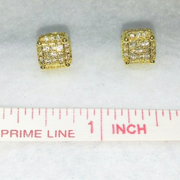 🎀18k Lab Diamond Stud Earings - Picture 3 of 5